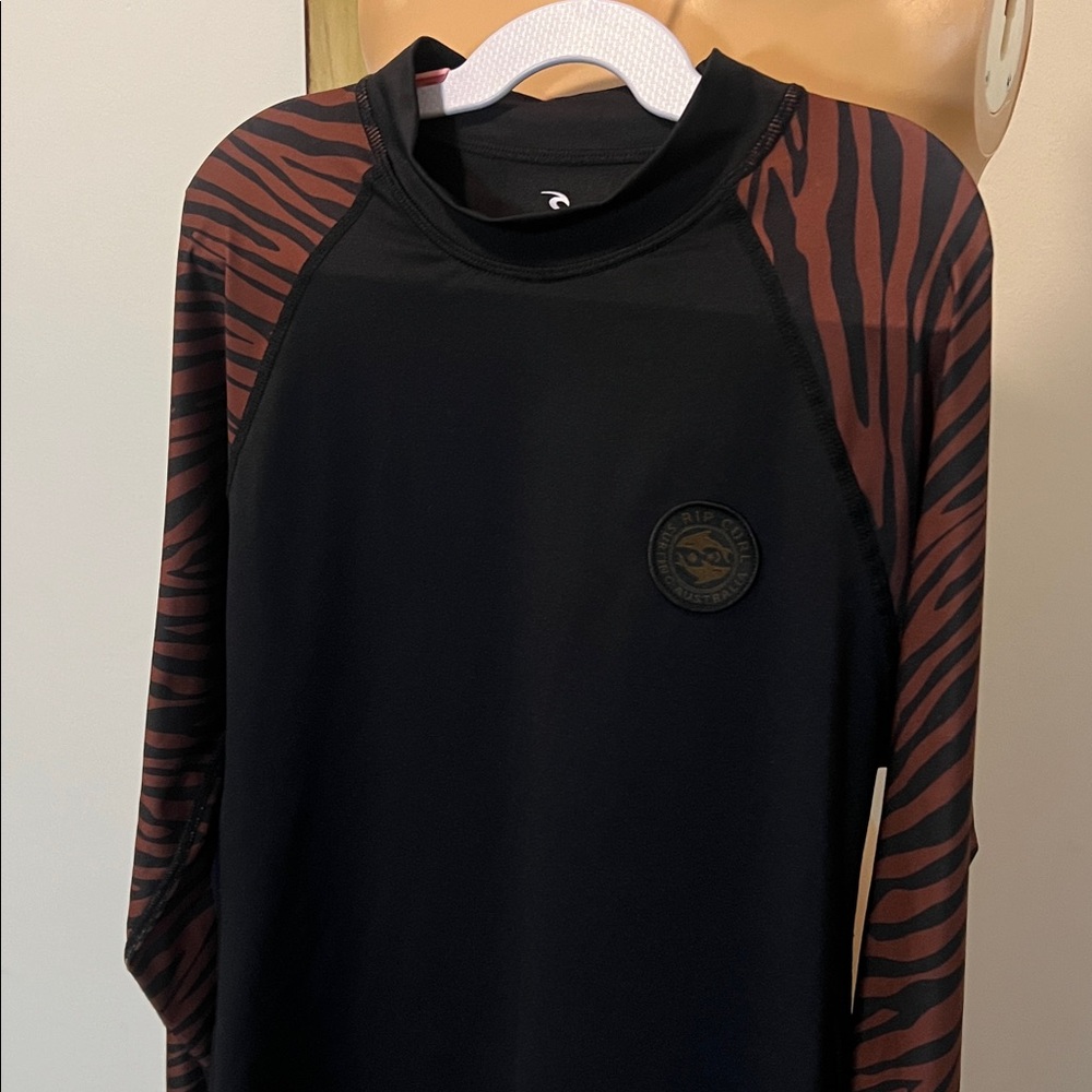 🏖️RIP CURL NWOT L/S RASHGUSTD🏖️ - Picture 2 of 3